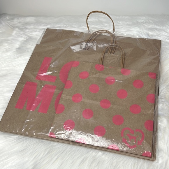 (4) VS PINK Love More & Pink Polka Dot Dog Logo Gift Bags, Shopping Bags - Picture 6 of 6